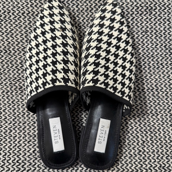 Steve Madden Black and White Houndstooth Mules - Picture 3 of 10